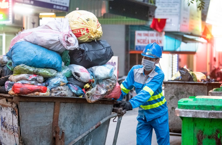 Hoạt động thu gom rác thải sinh hoạt.