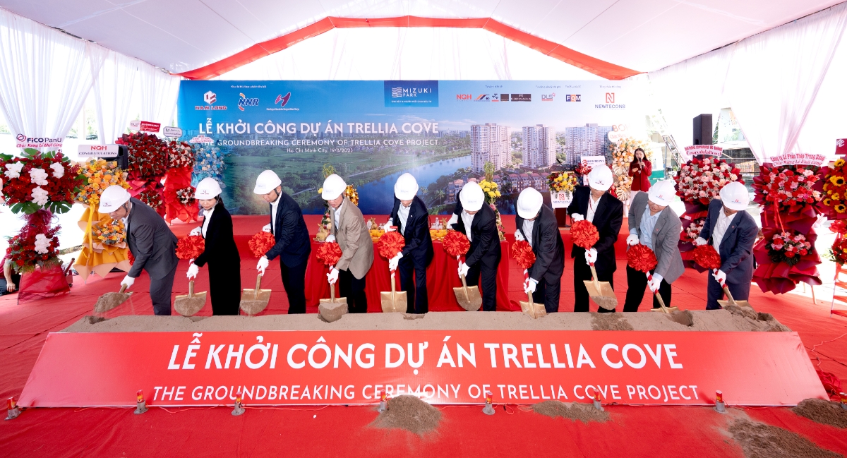 Các đại biểu thực hiện nghi thức khởi công dự án Trellia Cove.