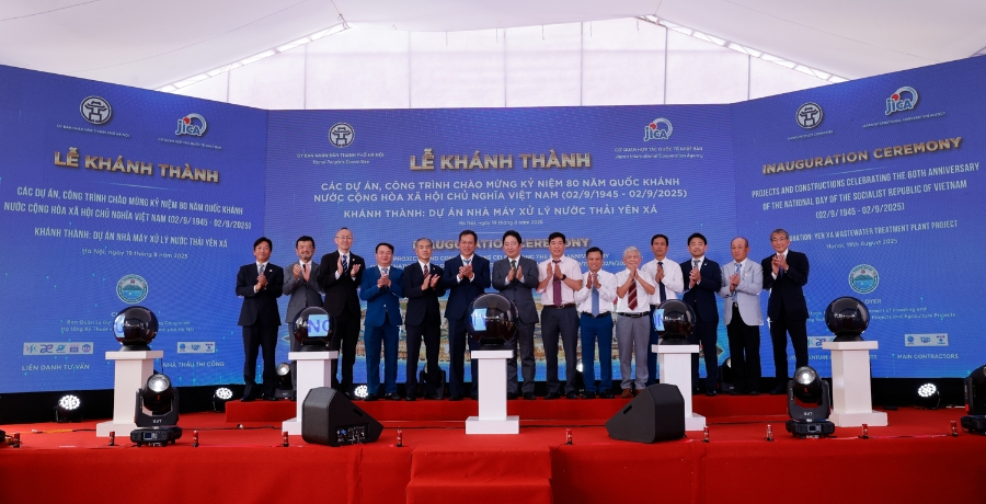 Lễ khánh thành nhà máy.