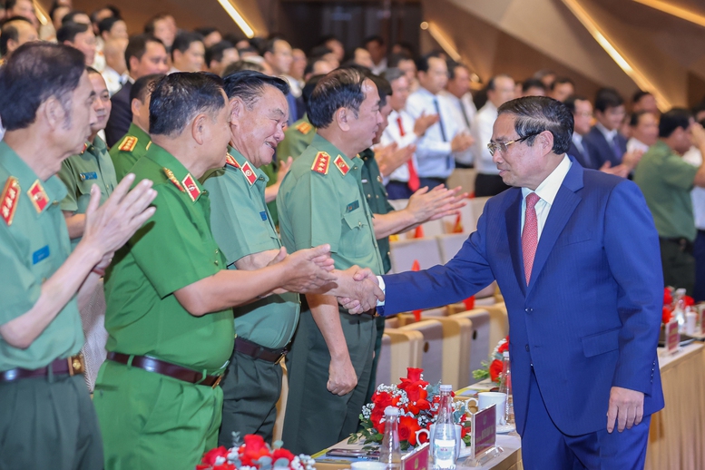 Thủ tướng và các đồng chí lãnh đạo Bộ Công an dự Đại hội Thi đua “Vì an ninh Tổ quốc” lần thứ 9 vào ngày 6/8 vừa qua - Ảnh: VGP/Nhật Bắc.