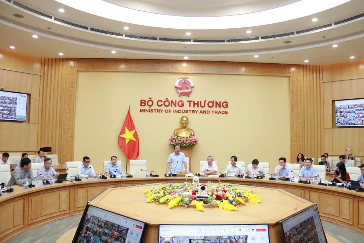 Thứ trưởng Nguyễn Hoàng Long chủ trì hội nghị sơ kết việc triển khai Nghị định số 57/2025/NĐ-CP và Nghị định số 58/2025/NĐ-CP.