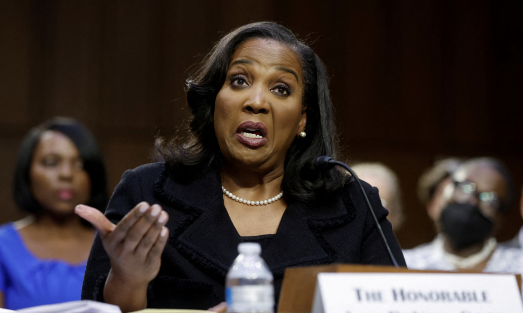 Thống đốc Fed Lisa Cook - Ảnh: Reuters.
