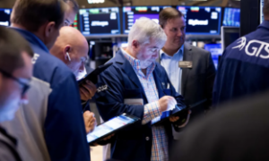 S&P 500 giảm 4 phiên liên tiếp vì cổ phiếu công nghệ bị bán la liệt, giá dầu tăng 1,5%