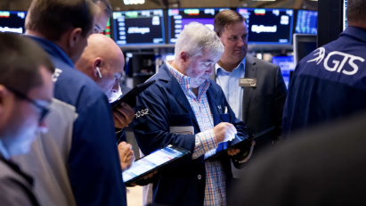 S&P 500 giảm 4 phiên liên tiếp vì cổ phiếu công nghệ bị bán la liệt, giá dầu tăng 1,5%