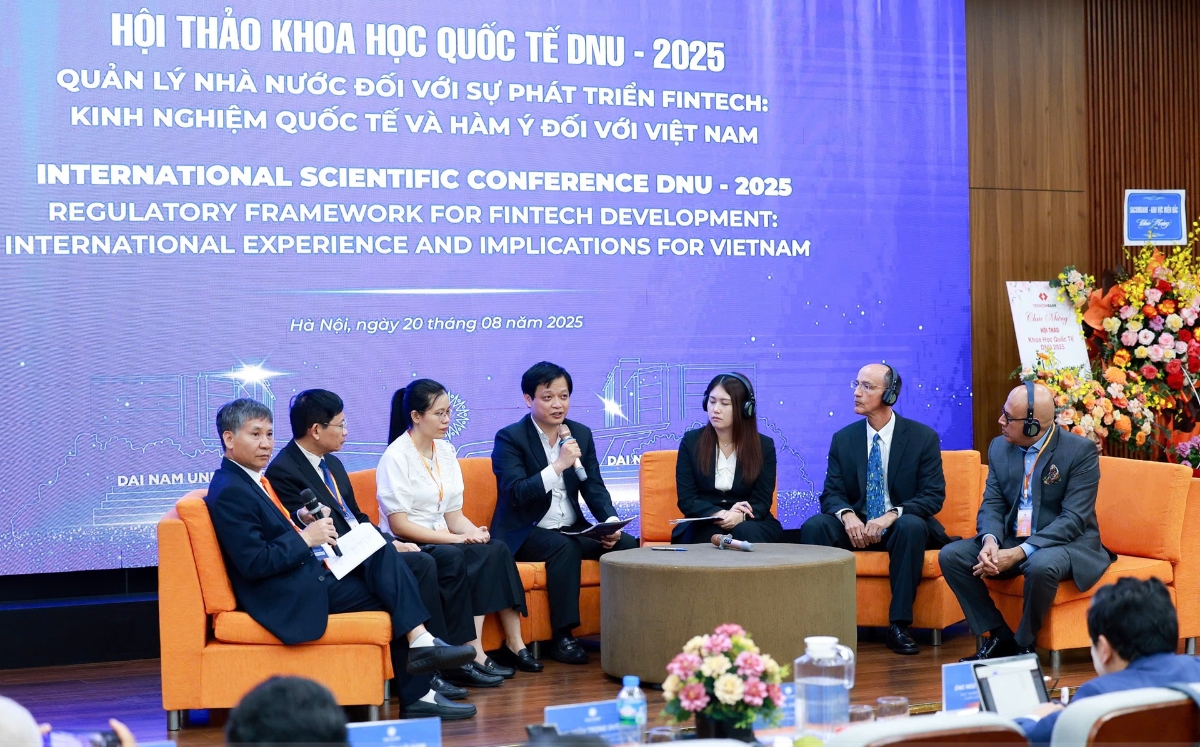 Tại phiên tọa đàm,&nbsp;các chuyên gia đã nhấn mạnh khát vọng dẫn đầu trong cuộc cách mạng số đồng thời thẳng thắn nhìn nhận những thách thức lớn trong Fintech tại Việt Nam