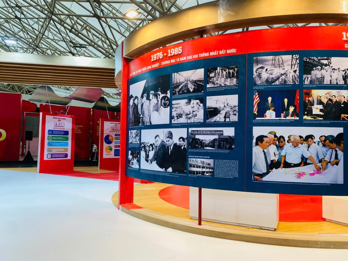 Khu triển lãm thành tựu phát triển Ngành Công Thương.