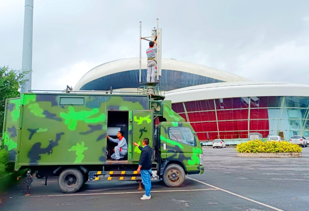 Các nhà mạng lắp đặt nhiều trạm BTS trong ngày lễ - Ảnh: BQN. 