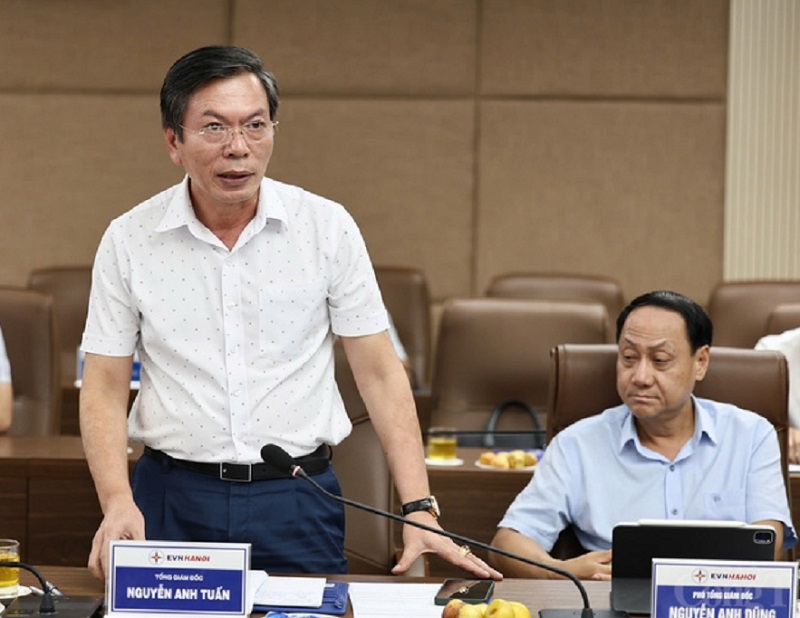 Ông Nguyễn Anh Tuấn, Tổng giám đốc EVNHANOI báo cáo về tình hình cung ứng điện dịp Đại lễ 2/9.