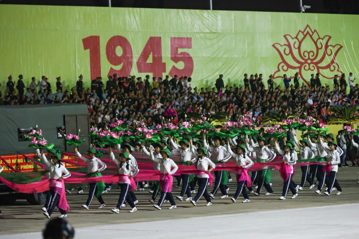 Lễ tổng hợp luyện tại Quảng trường Ba Đình với sự tham gia tương đối đầy đủ của các lực lượng với hơn 16.000 cán bộ, chiến sĩ, gồm 43 khối đi bộ, 18 khối đứng, 14 khối xe pháo quân sự, đặc chủng của Quân đội và công an.&nbsp;