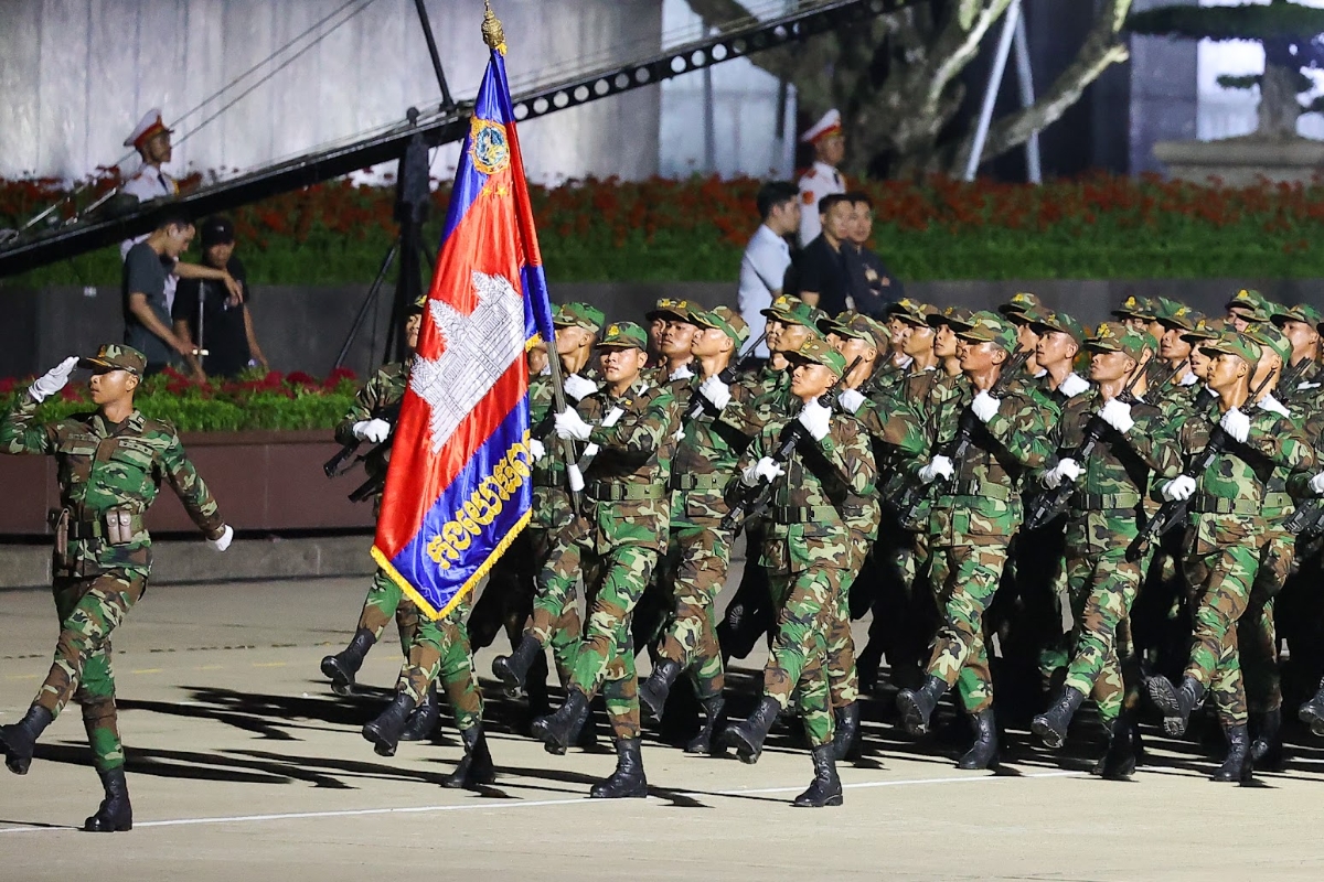 Khối diễu binh thuộc Các lực lượng vũ trang Liên bang Nga, Quân đội nhân dân Lào và Quân đội Hoàng gia Campuchia.