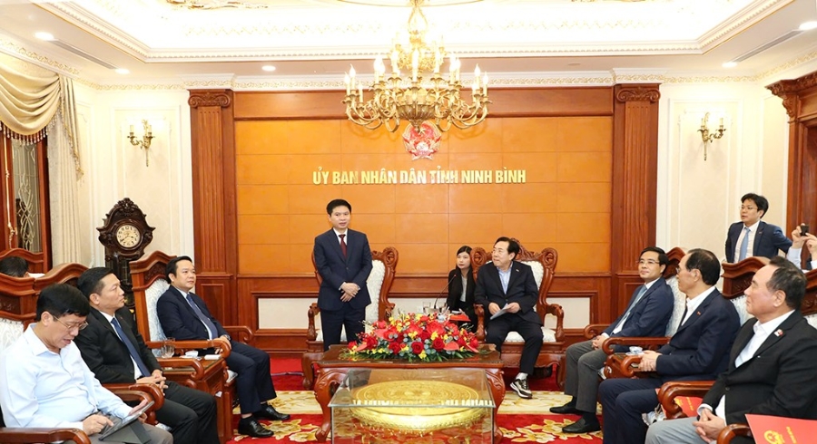 Lãnh đạo tỉnh Ninh Bình làm việc với Hiệp hội Doanh nghiệp vừa và nhỏ Hàn Quốc. Ảnh: Báo Ninh Bình
