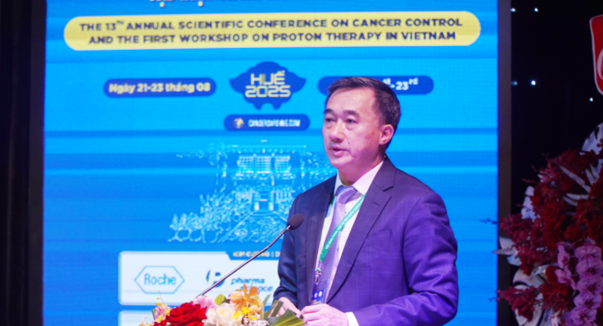 Thứ trưởng Bộ Y tế Trần Văn Thuấn phát biểu tại hội nghị.