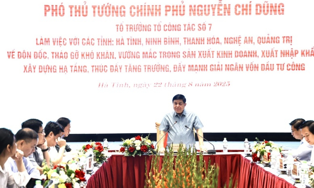 Phó Thủ tướng Nguyễn Chí Dũng đề nghị các địa phương phát huy đoàn kết, đổi mới, đột phá; chỉ đạo kịp thời, hiệu quả các vấn đề, kiến nghị của người dân và doanh nghiệp. Ảnh: Thu Sa