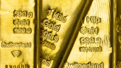 Giá vàng “nín thở” đợi phát biểu của Chủ tịch Fed, SPDR Gold Trust tiếp tục xả hàng