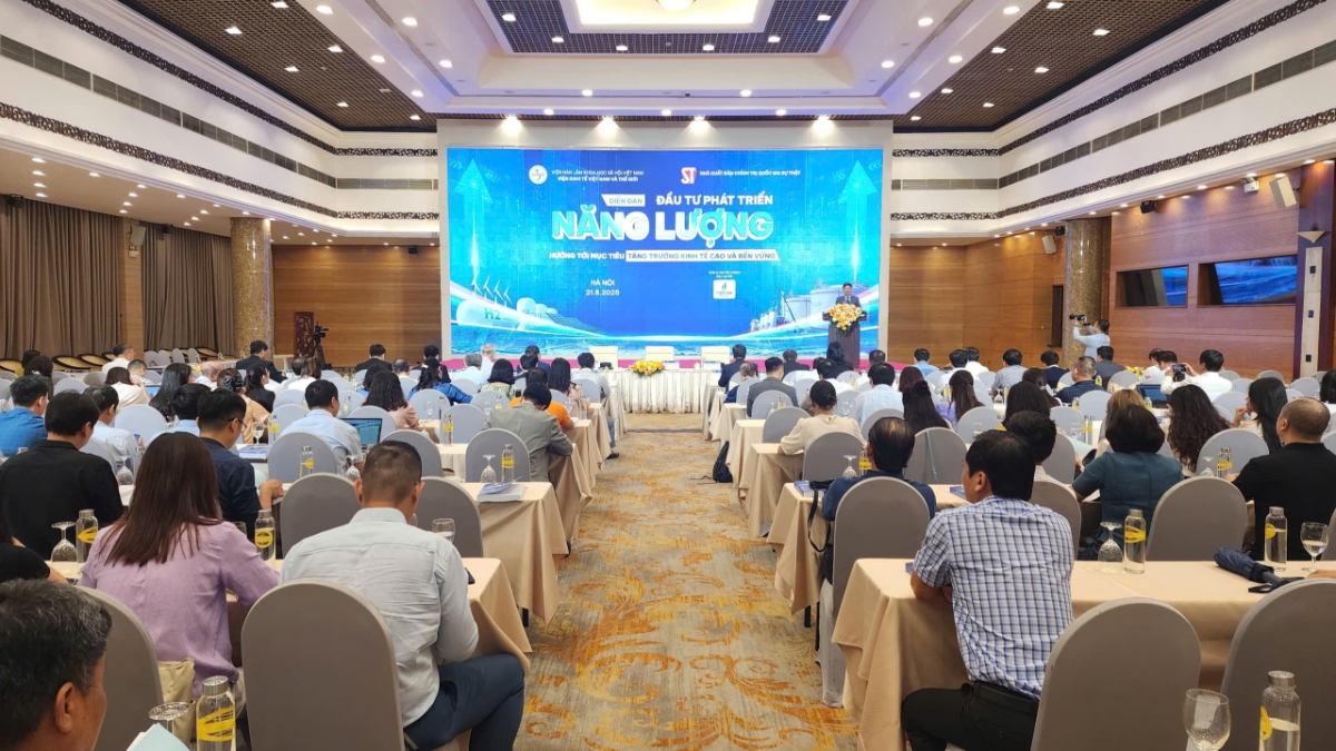 Toàn cảnh diễn đàn “Đầu tư và phát triển năng lượng hướng tới mục tiêu tăng trưởng kinh tế cao và bền vững”. Ảnh: Việt An.