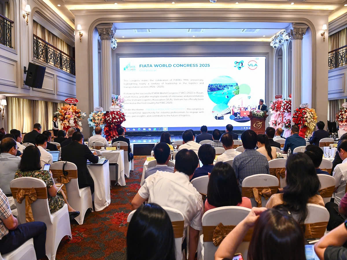 Quang cảnh diễn đàn.