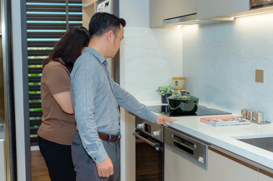 Ấn tượng từ không gian căn hộ mẫu, nhiều khách hàng quyết định giao dịch ngay trong sự kiện mở bán.