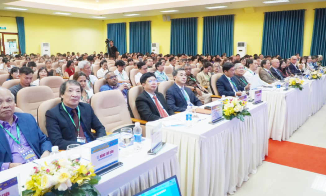Hơn 600 đại biểu tham dự hội nghị khoa học Phòng, chống ung thư thường niên Huế lần thứ 13, năm 2025