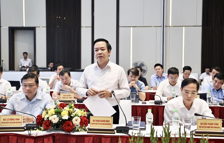 Chủ tịch UBND tỉnh Ninh Bình Phạm Quang Ngọc phát biểu tại buổi làm việc. Ảnh: Thu Sa