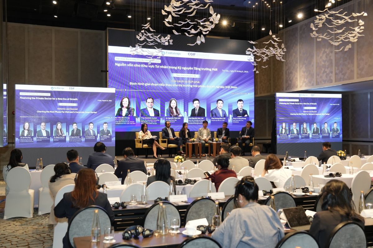 Các chuyên gia, doanh nghiệp thảo luận tại tọa đàm.