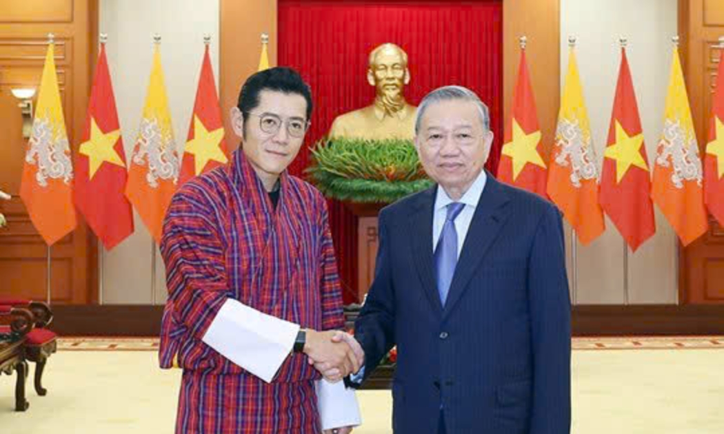 Tổng Bí thư Tô Lâm gặp gỡ Quốc vương Bhutan Jigme Khesar Namgyel Wangchuck. Ảnh: TTXVN
