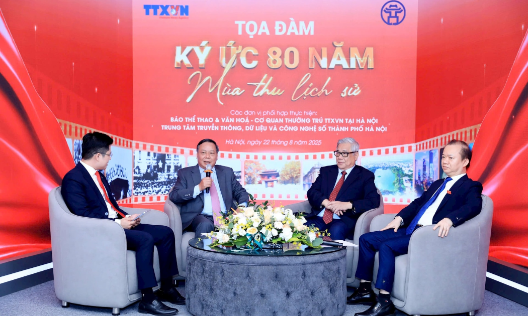 Các diễn giả tại tọa đàm “Ký ức 80 năm - Mùa thu lịch sử” tổ chức vào ngày 22/8 tại Hà Nội. (Ảnh: Linh Phạm)