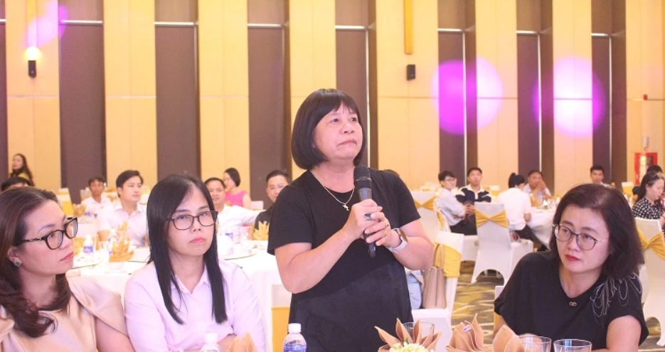 Đại diện doanh nghiệp lữ hành phát biểu thảo luận