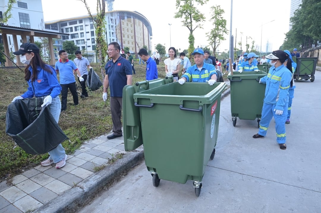 Bộ Nông nghiệp và Môi trường kêu gọi toàn thể nhân dân, các cơ quan, đơn vị, trường học trên cả nước đồng loạt ra quân tổng vệ sinh vào sáng thứ Bảy hằng tuần, bắt đầu ngay từ hôm nay (23/8).