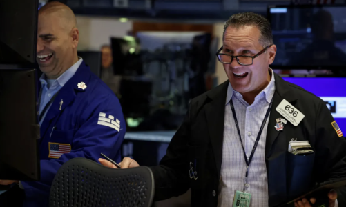 Chứng khoán Mỹ xanh rực vì Chủ tịch Fed mềm mỏng, giá dầu hoàn tất tuần tăng