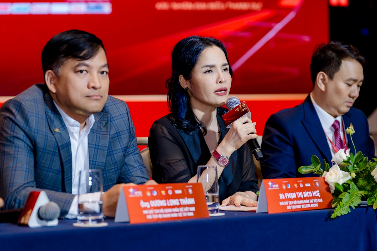 Bà Phạm Thị Bích Huệ, Phó Chủ tịch Trung ương Hội Doanh nhân trẻ Việt Nam, Trưởng ban tổ chức Diễn đàn VPSF 2025, chia sẻ tại phiên đối thoại.