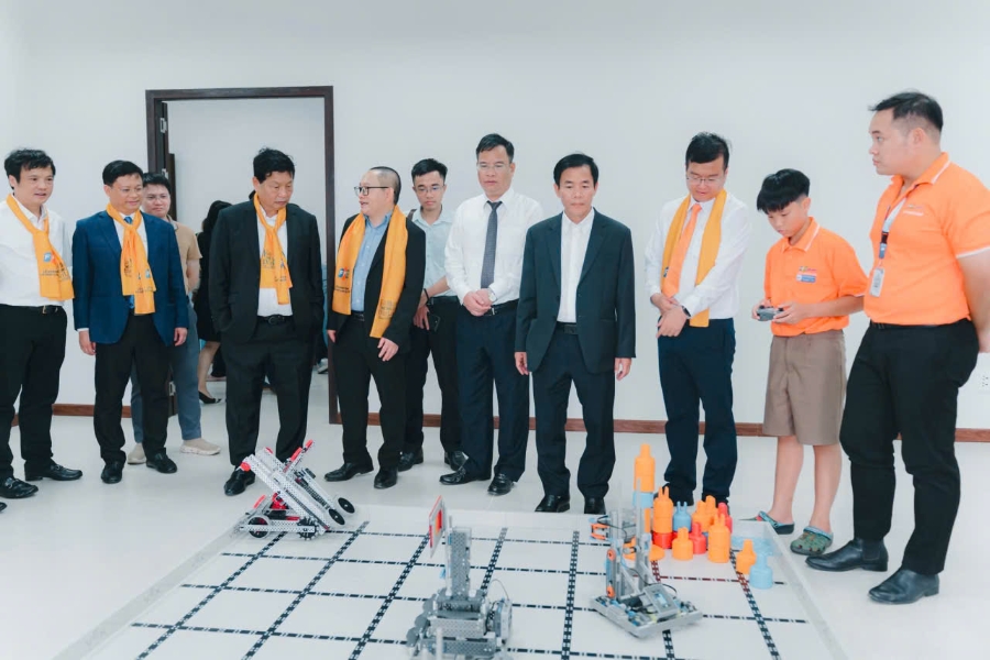 Trong năm học 2025 – 2026, hơn 300 học sinh phổ thông đầu tiên đã chính thức nhập học tại ngôi trường mới.