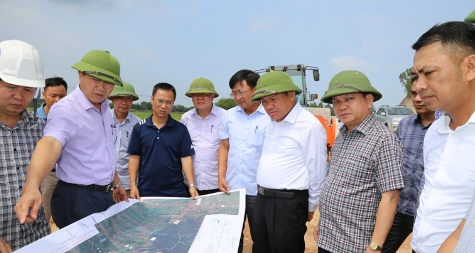 Phó Chủ tịch Thường trực UBND tỉnh Thanh Hoá&nbsp;Nguyễn Văn Thi đi kiểm tra tiến độ thực hiện các dự án đầu tư công năm 2025 địa bàn Khu kinh tế Nghi Sơn&nbsp;