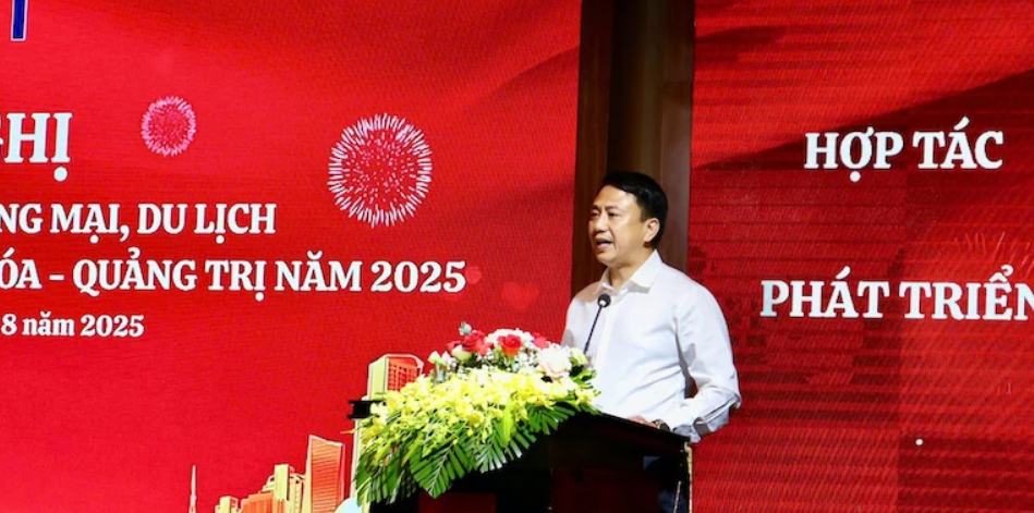 Ông Lê Nguyễn Chung, Phó Giám đốc VCCI Nghệ An - Hà Tĩnh - Quảng Trị, phát biểu tại hội nghị.