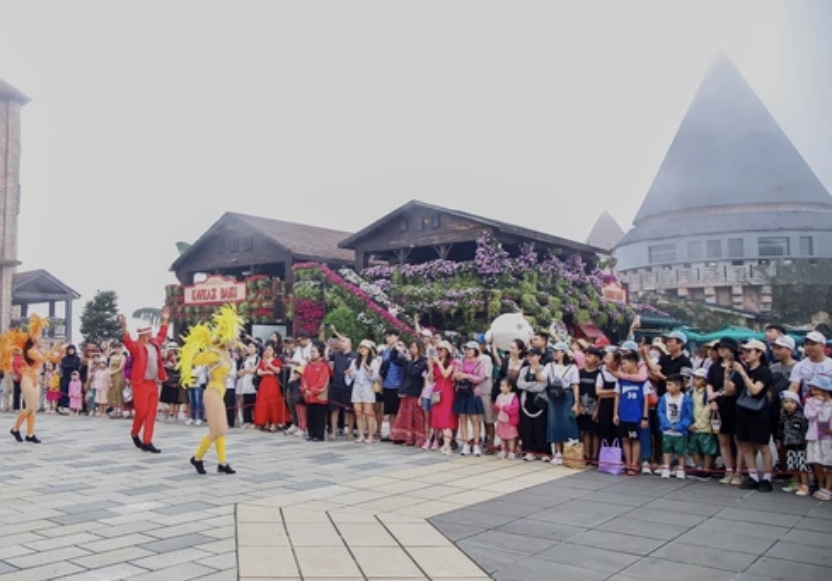 Sun World Bà Nà Hills ngày càng thu hút khách du lịch Malaysia và Indonesia.