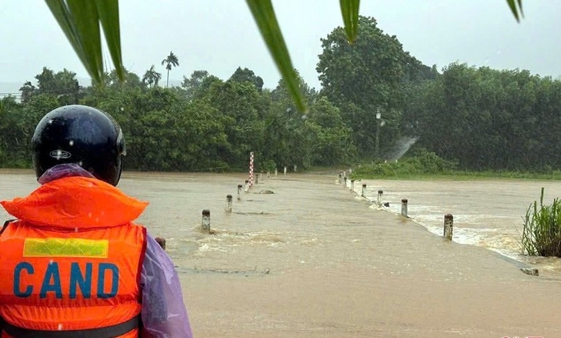 Do ảnh hưởng của bão số 5, trên địa bàn xã Kỳ Thượng (Hà Tĩnh) xảy ra mưa to đến rất to. Hệ thống cầu, cống giao thông bị ngập sâu, nhiều nơi bị chia cắt cục bộ.