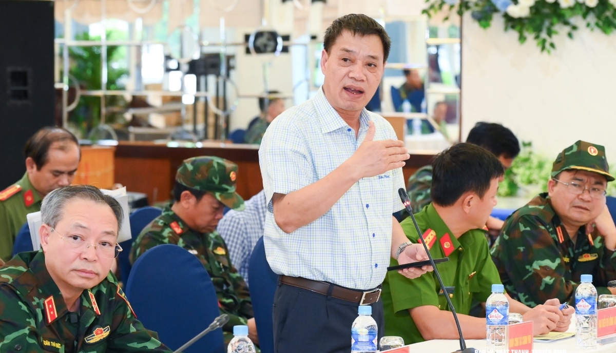 Đại diện Cục Khí tượng thủy văn báo cáo tình hình diễn biến của bão số 5.