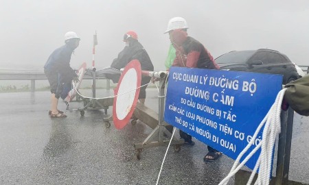 Cấm đường cao tốc, dừng đường sắt Bắc - Nam, hủy nhiều chuyến bay để ứng phó siêu bão