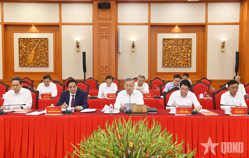 Tổng Bí thư Tô Lâm, Bí thư Quân ủy Trung ương, chủ trì buổi làm việc. Ảnh: QĐND