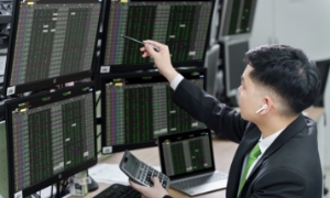 Nhìn lại dự báo VN-Index 2025: VCBS nổi bật với kịch bản sát thực tế