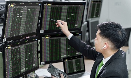 Nhìn lại dự báo VN-Index 2025: VCBS nổi bật với kịch bản sát thực tế