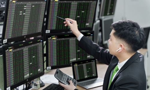 Nhìn lại dự báo VN-Index 2025: VCBS nổi bật với kịch bản sát thực tế