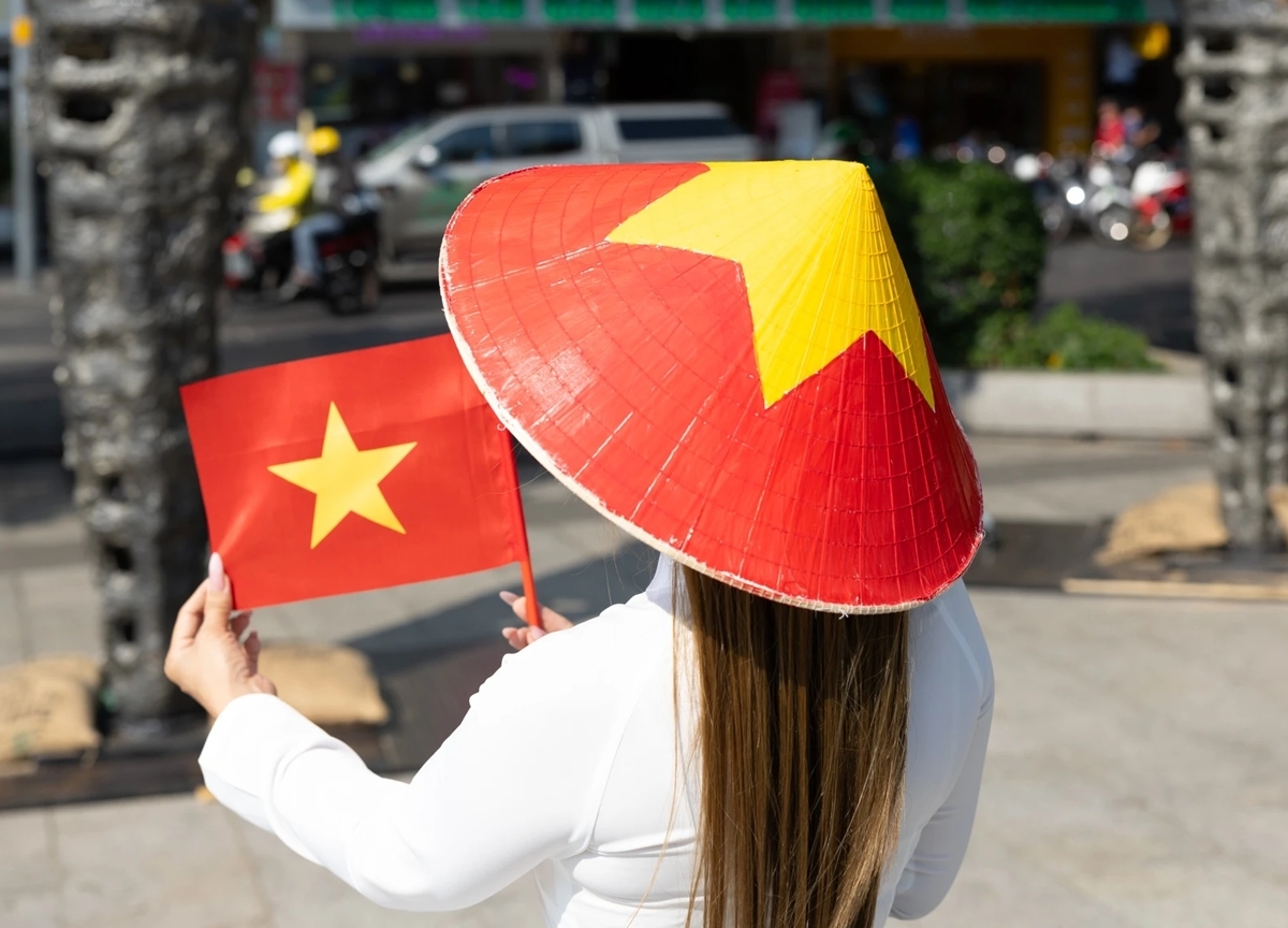 Không chỉ thời trang yêu nước, thị trường phụ kiện dịp lễ Quốc khánh năm nay cũng phong phú hơn.