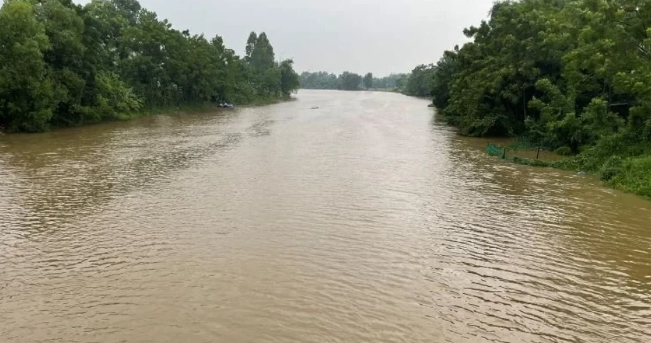 &nbsp;Hồi 17h ngày 25/8, Ban Chỉ huy Phòng thủ dân sự tỉnh Thanh Hóa đã có Công điện số 16 phát lệnh báo động I trên sông Yên.