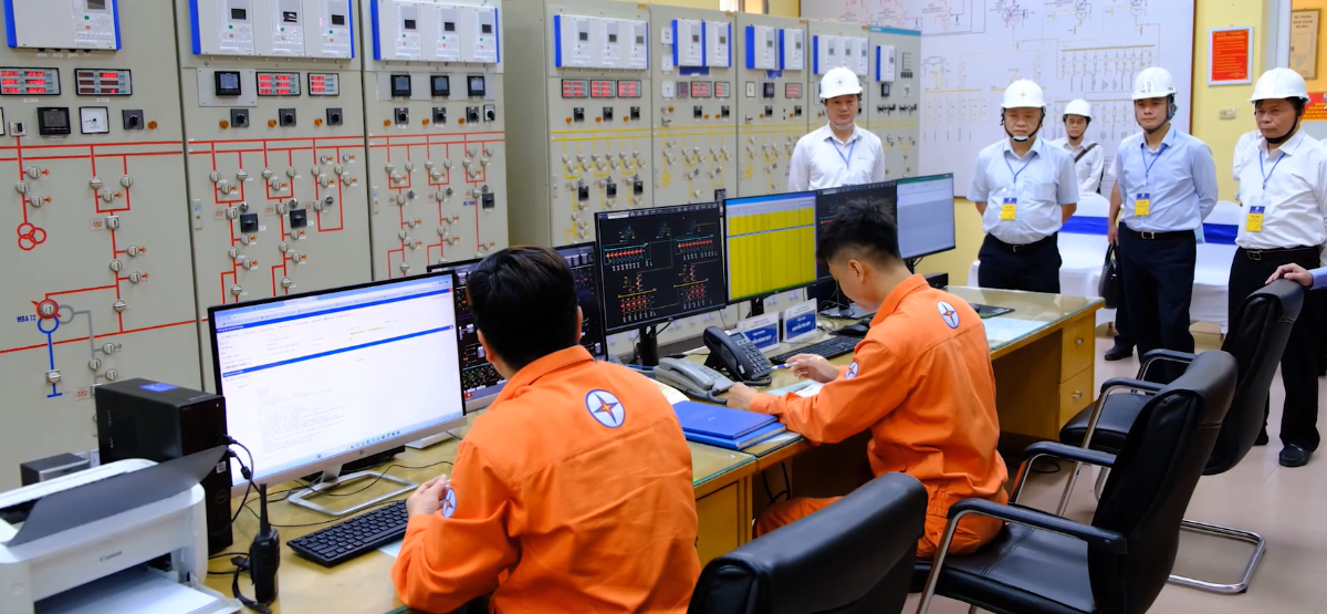 Ngành điện kích hoạt ứng phó khẩn cấp bão số 5