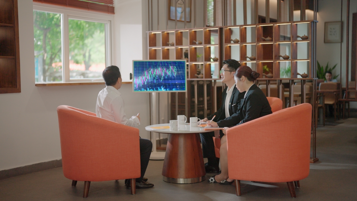 VNDIRECT đồng hành cùng khách hàng xây dựng con đường hướng tới sức khoẻ tài chính, bảo an thịnh vượng và tăng trưởng bền vững.