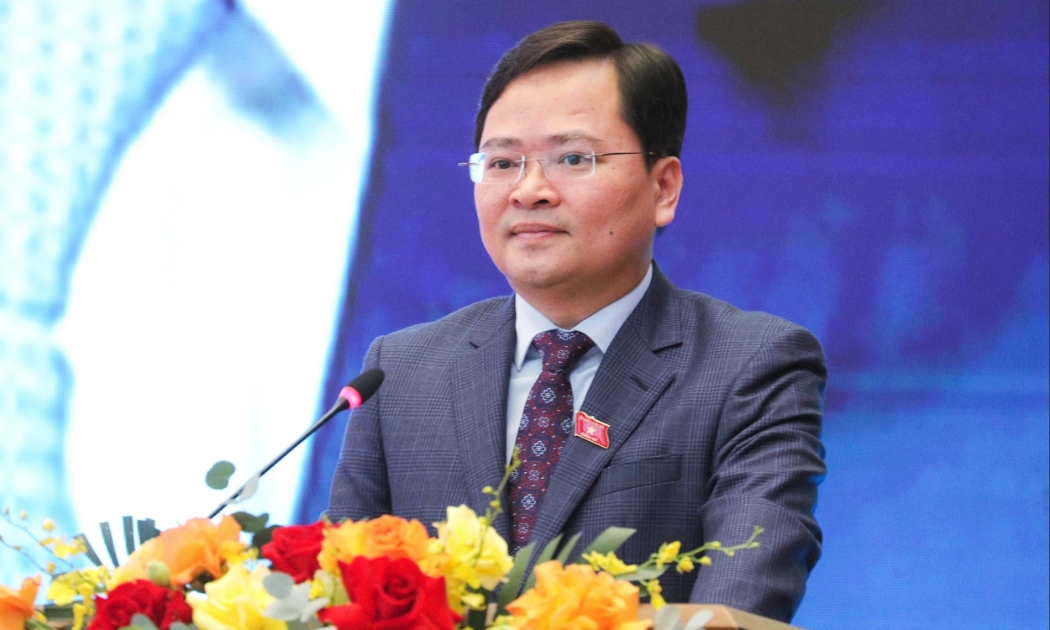 Phó trưởng Ban Chính sách, Chiến lược Trung ương, Chủ tịch Nhóm Đại biểu Quốc hội trẻ Nguyễn Anh Tuấn phát biểu khai mạc AIPA Roadshow tại Việt Nam. Ảnh: Đại biểu Nhân dân.