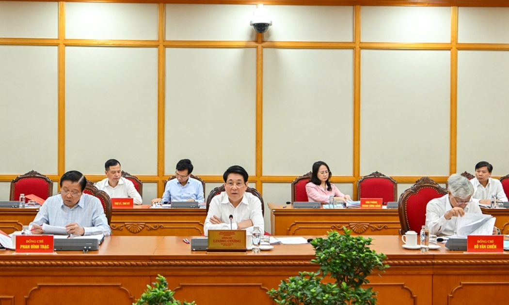 Chủ tịch nước Lương Cường chủ trì làm việc với Ban Thường vụ Tỉnh ủy Điện Biên và Ban Thường vụ Tỉnh ủy Gia Lai .