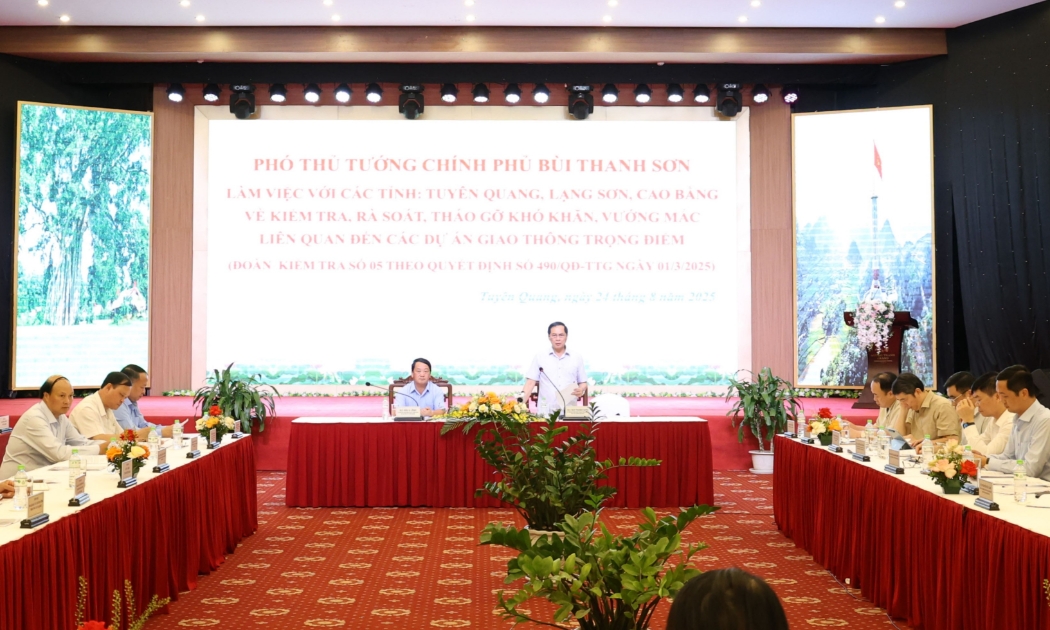 Phó Thủ tướng Bùi Thanh Sơn đã chủ trì họp với các tỉnh Tuyên Quang, Cao Bằng và Lạng Sơn về tiến độ triển khai 4 tuyến cao tốc trọng điểm phía Bắc. (CTT tỉnh Tuyên Quang)