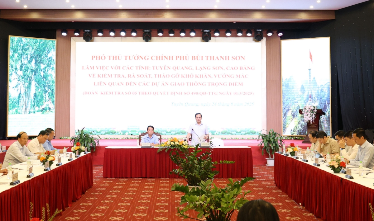 Phó Thủ tướng Bùi Thanh Sơn đã chủ trì họp với các tỉnh Tuyên Quang, Cao Bằng và Lạng Sơn về tiến độ triển khai 4 tuyến cao tốc trọng điểm phía Bắc. (CTT tỉnh Tuyên Quang)