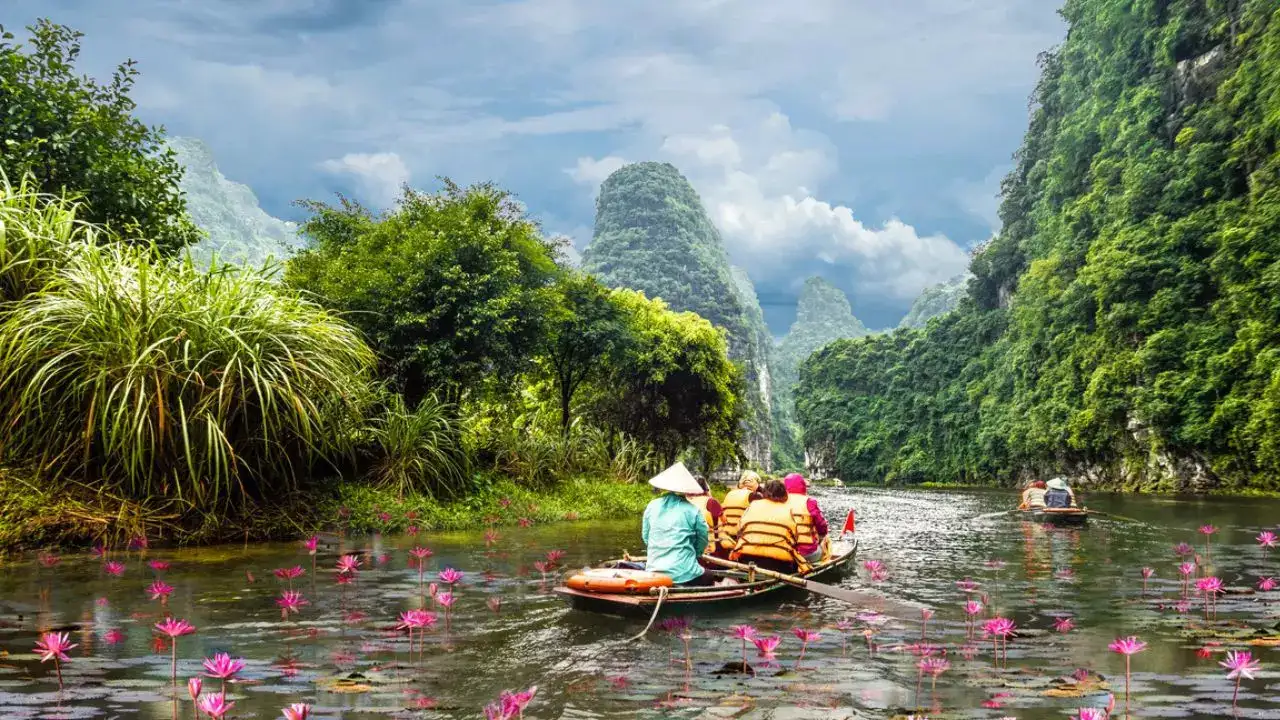 Một trong những yếu tố then chốt để thu hút du khách quốc tế chính là chính sách visa.